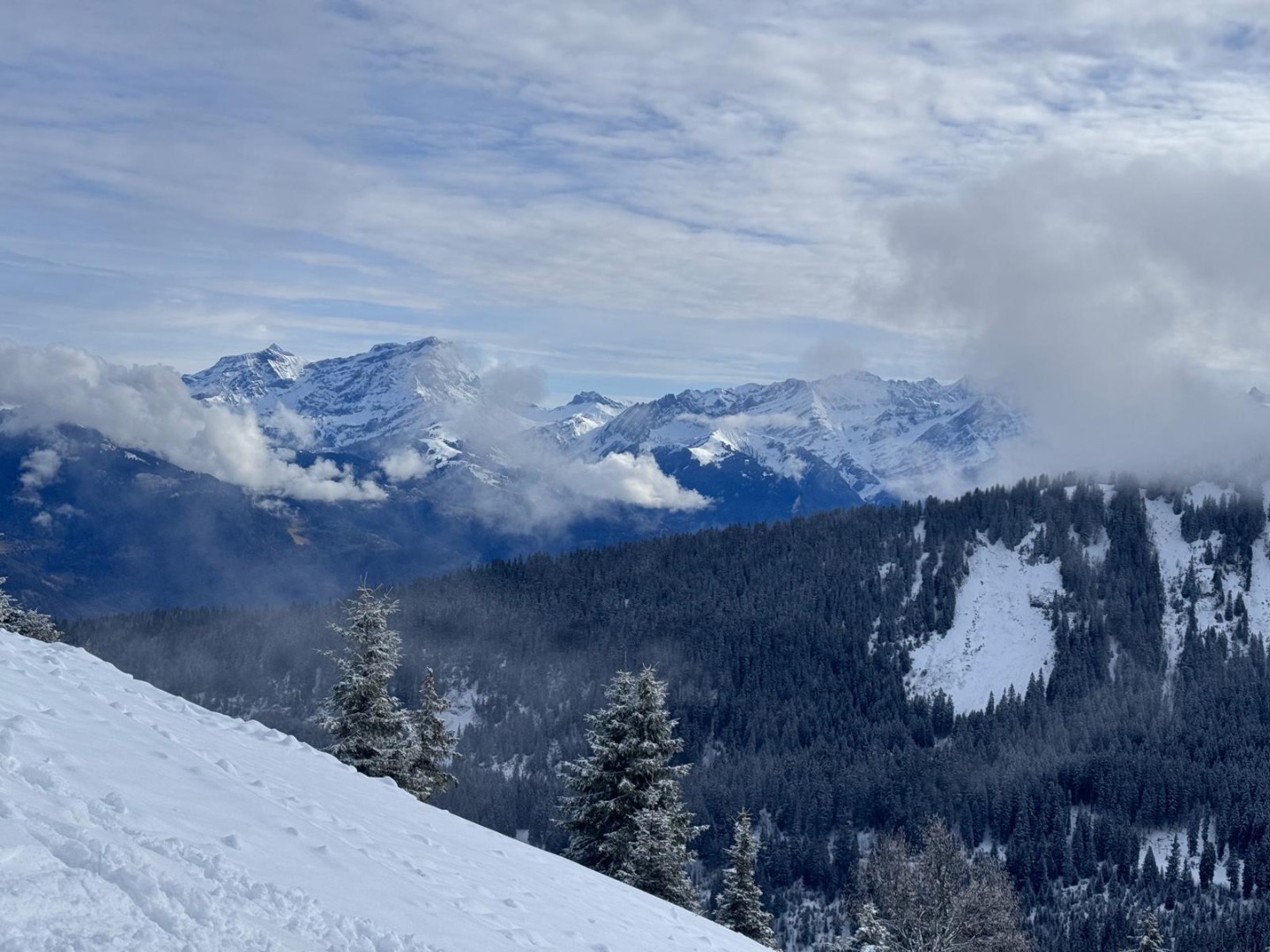Colonie de ski CEI pour enfants et ados avec cours ESF à Châtel en Haute-Savoie