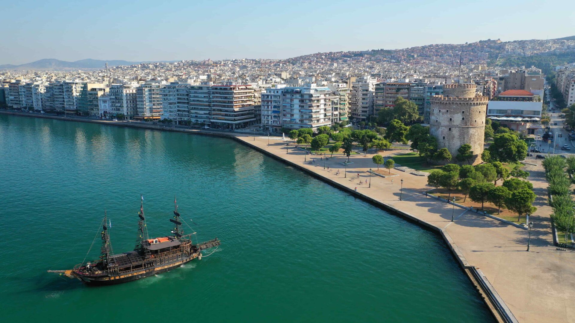 Côtes et promenade de Thessalonique bordant la mer Égée