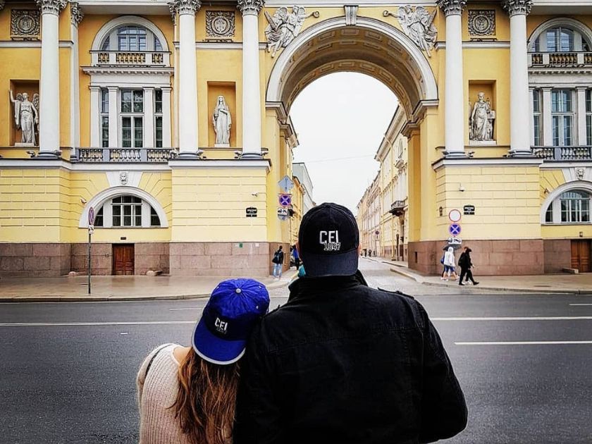 directeur, animatrice, voyage