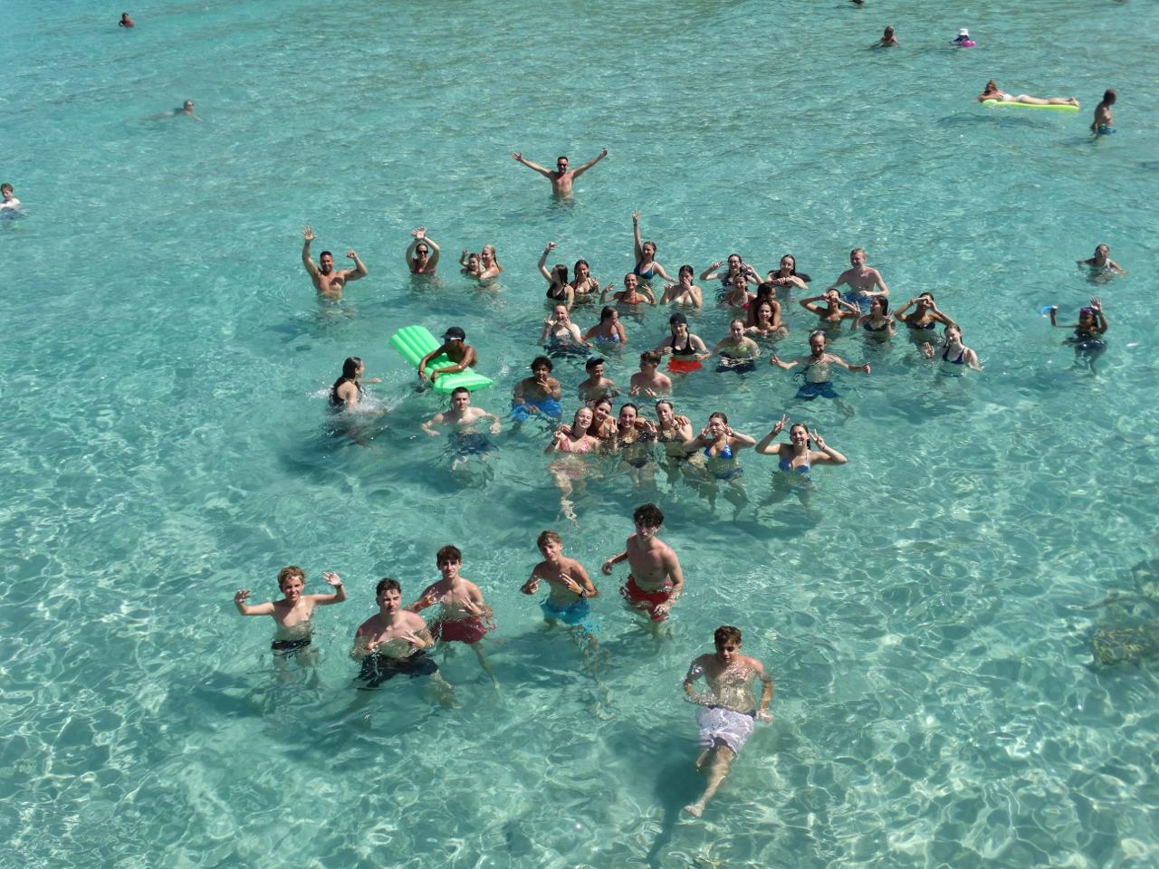Baignade dans les eaux cristallines des Baléares