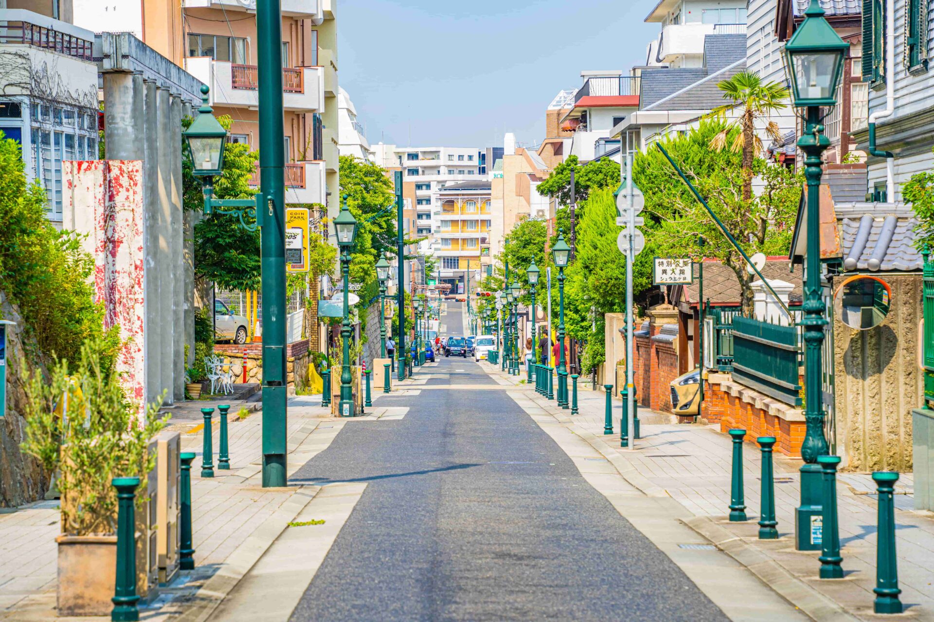 Rue colorée et typique de Kobe au Japon.